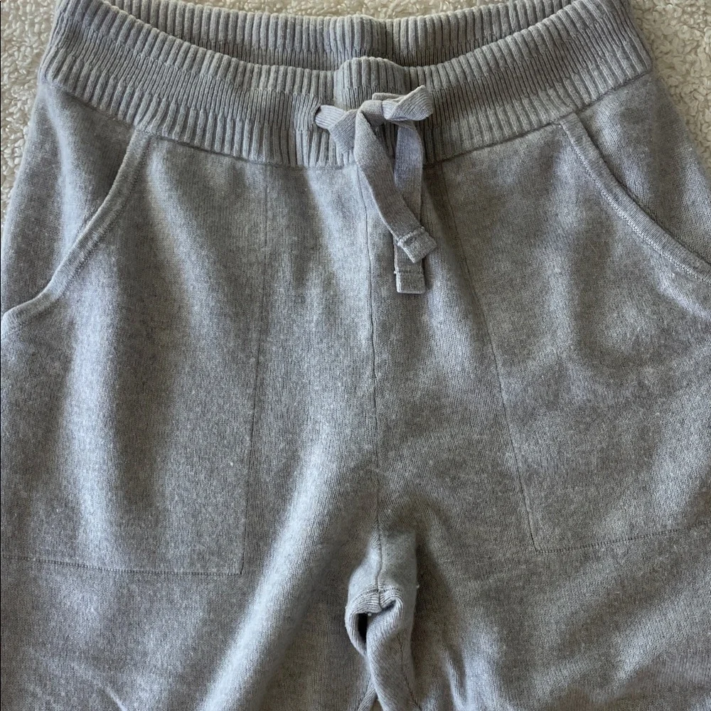 Eddie Bauer 100% cashmere Cozy Gray Hoodie and Jogger Set - Picture 8 of 16